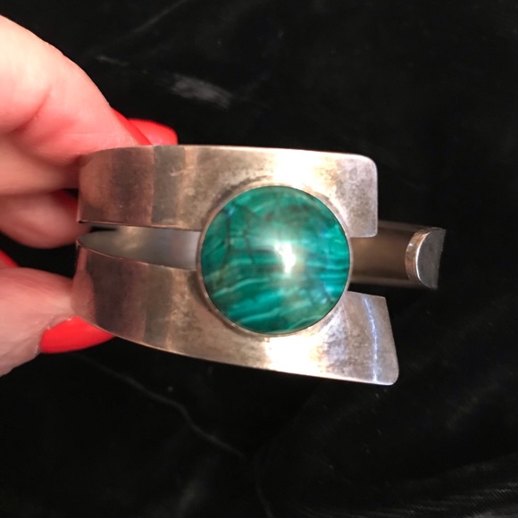 ———SOLD_______VINTAGE STERLING SILVER AND MALACHITE BRACELET WITH MATCHING RING - Picture 3 of 15